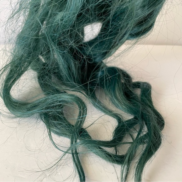 Evlynn Green Wig With Bangs Long Hair - Picture 3 of 11